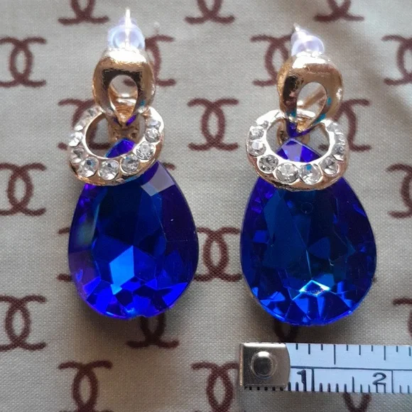 Elegant Blue Crystal Drop Earrings - Picture 3 of 5